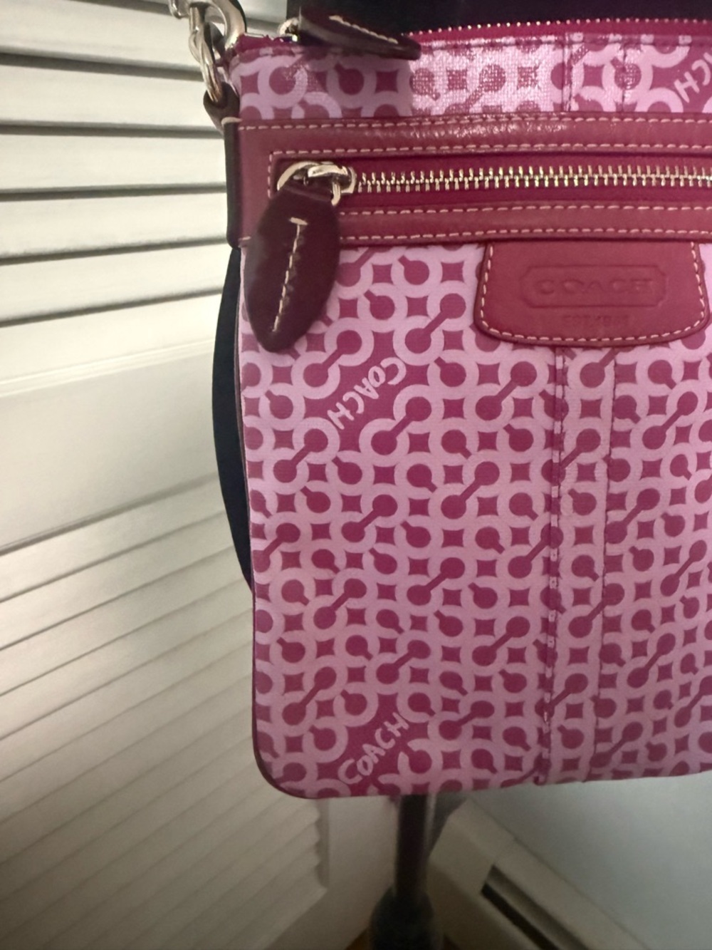 Coach 2008 Lavender logo print Crossbody in leather w/COA!! - Picture 3 of 16